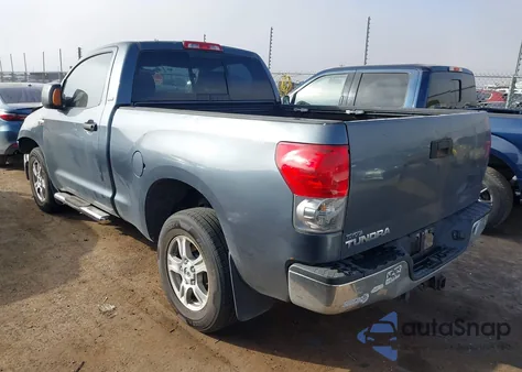2008 Toyota Tundra Base 5.7L V8 z USA, uszkodzony, nr VIN 5TFJV52128X002523